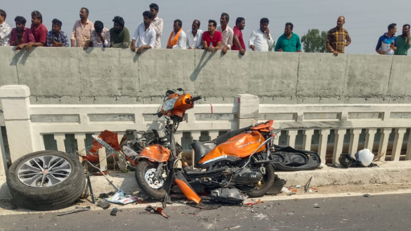 ബൈക്കും കാറും കൂട്ടിയിടിച്ച് അപകടം; രണ്ട് പേർ മരിച്ചു