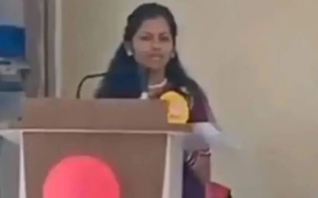 കോളേജില് വിടവാങ്ങല് ചടങ്ങില് പ്രസംഗിക്കുന്നതിനിടെ 20 വയസ്സുകാരി കുഴഞ്ഞുവീണു മരിച്ചു