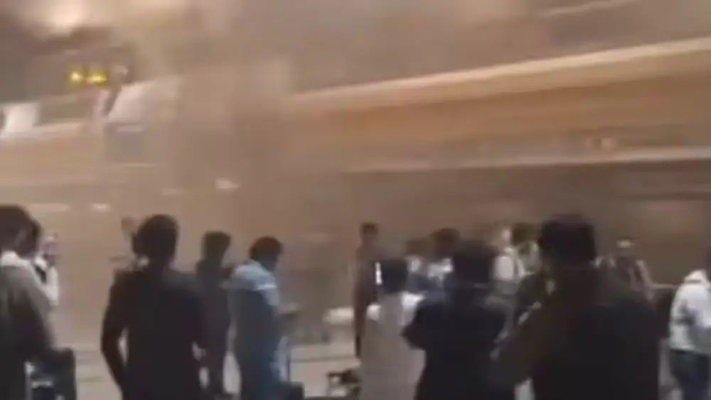 പാകിസ്ഥാനിലെ ലാഹോര്‍ വിമാനത്താവളത്തില്‍ വൻ തീപിടുത്തം; എല്ലാ വിമാന സര്‍വീസുകളും റദ്ദാക്കി