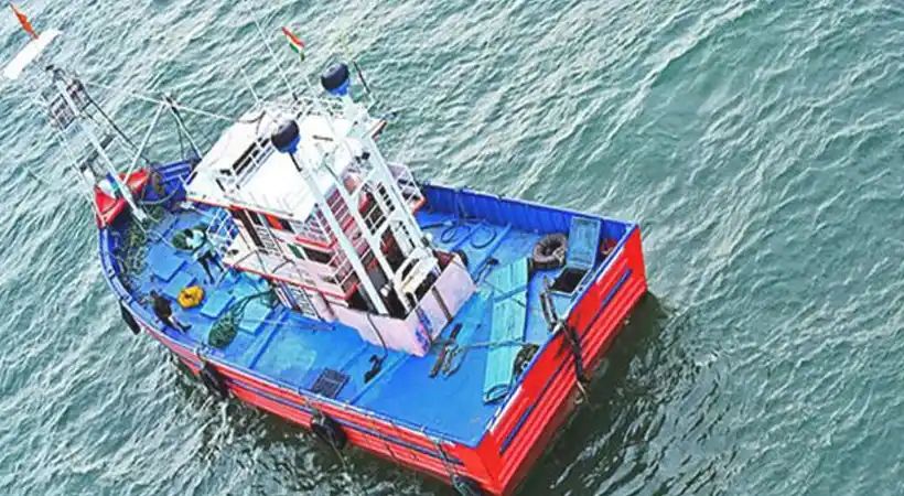 നിരോധിച്ച വലയുമായി മീൻപിടിത്തം; ബോട്ടിന് 2.5 ലക്ഷം പിഴയിട്ട് ഫിഷറീസ് വകുപ്പ്