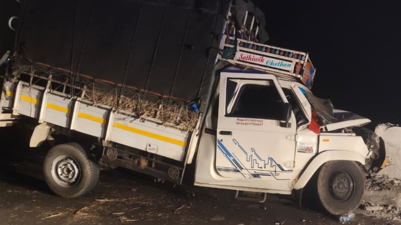 പിക്കപ്പ് ട്രക്ക് പാലത്തിന്റെ സംരക്ഷണ ഭിത്തിയിൽ ഇടിച്ച് അപകടം; നാല് പേർ മരിച്ചു