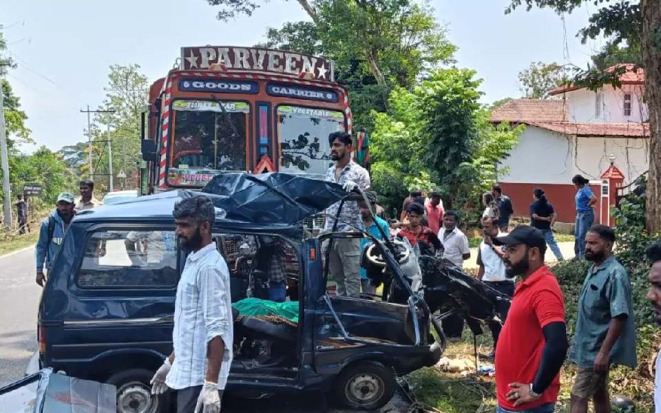 കുടകില്‍ വാഹനാപകടം; അമ്മയ്ക്കും മകനും ദാരുണന്ത്യം
