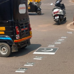 റോഡിൽ പാകിസ്ഥാന്‍ പതാകയുടെ സ്റ്റിക്കറുകൾ ഒട്ടിച്ചു: കർണാടകയിൽ ആറ് ബജ്‌റംഗ് ദൾ പ്രവർത്തകരെ പോലീസ് കസ്റ്റഡിയിലെടുത്തു