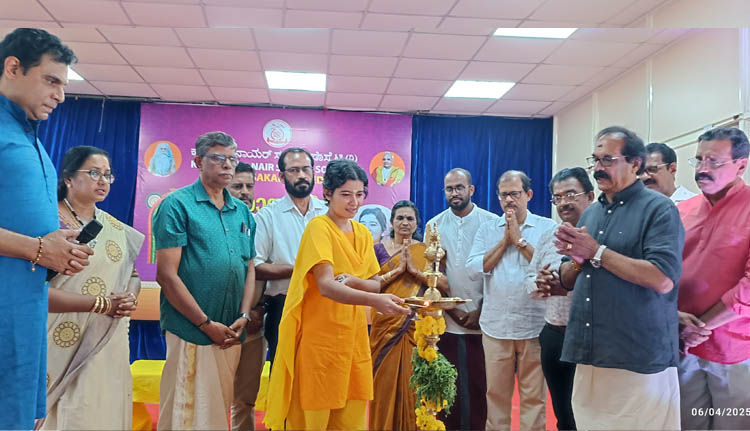 നാരായണീയ പാരായണവും സത്സംഗവും സംഘടിപ്പിച്ചു 