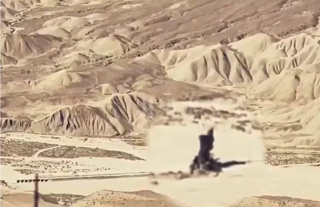 പാകിസ്ഥാനില്‍ വന്‍ സ്‌ഫോടനം; സൈനിക വാഹനം ബോംബ് വെച്ച് തകർത്തു, 10 പാക് സൈനികര്‍ കൊല്ലപ്പെട്ടു