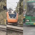 സാങ്കേതിക തകരാർ; റെയിൽവേ ക്രോസിംഗിൽ ബിഎംടിസി ബസ് കുടുങ്ങി