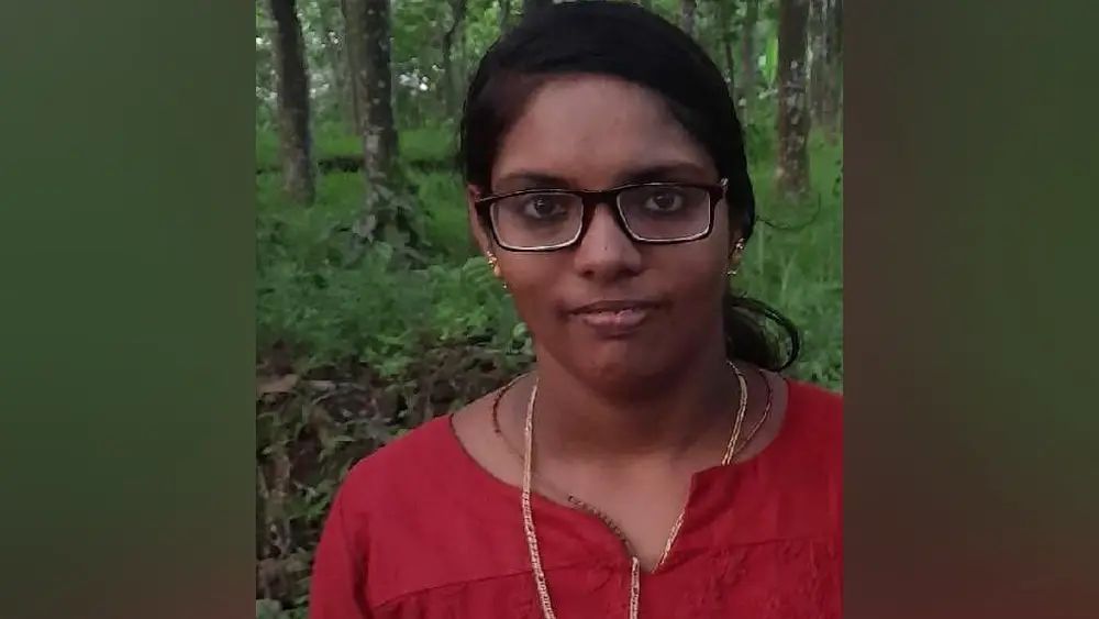 ഒമ്പത് മാസം ഗര്ഭിണിയായ യുവതി ഭര്തൃവീട്ടില് തൂങ്ങിമരിച്ച നിലയില്