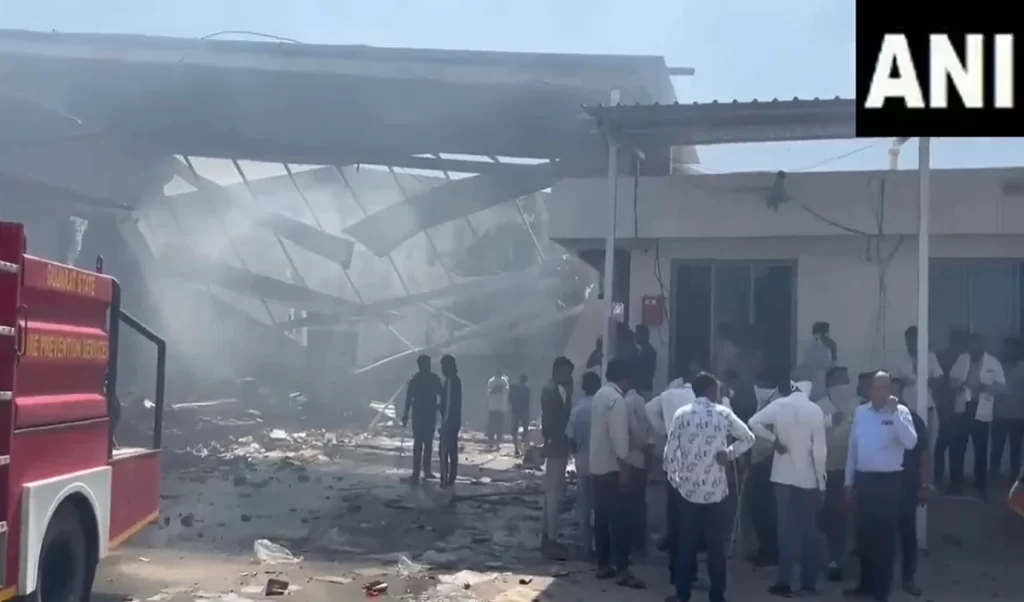 ഗുജറാത്തിലെ പടക്ക നിർമ്മാണശാലയിൽ സ്ഫോടനം; 13 മരണം