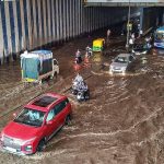 ബെംഗളൂരുവിൽ കനത്ത മഴ; റോഡുകളിൽ വെള്ളക്കെട്ടുകൾ