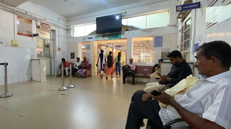 മാതാപിതാക്കളെ ആശുപത്രികളിൽ ഉപേക്ഷിക്കുന്ന മക്കൾക്കെതിരെ കേസെടുക്കും