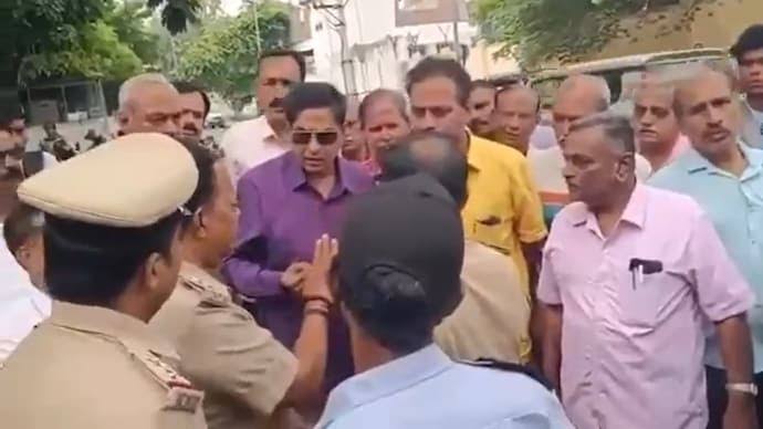 പരീക്ഷയെഴുതാൻ വന്ന വിദ്യാർഥികളുടെ പൂണൂൽ അഴിപ്പിച്ചു; പ്രതിഷേധവുമായി ബ്രാഹ്മണ വിഭാഗം