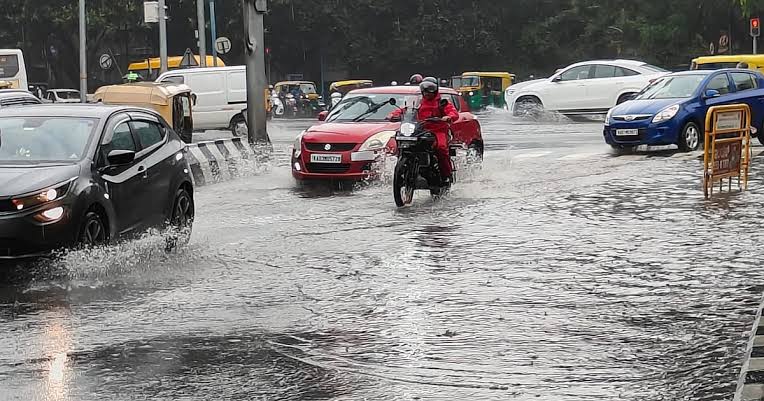 ശക്തമായ മഴയ്ക്ക് സാധ്യത; കർണാടകയിലെ വിവിധയിടങ്ങളിൽ യെല്ലോ അലർട്ട്