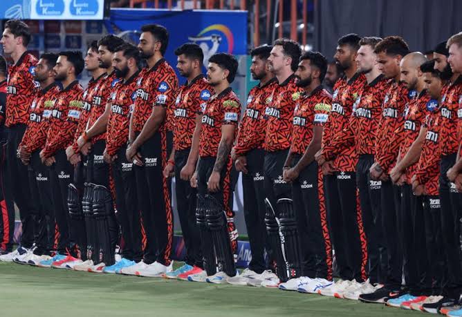 പഹൽഗാം ഭീകരാക്രമണം; കറുത്ത ആംബാന്‍ഡ് ധരിച്ച് മത്സരത്തിനിറങ്ങി ഹൈദരാബാദ് – മുംബൈ ടീമുകൾ