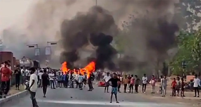 ബംഗാളില് വഖഫ് പ്രതിഷേധം; പർഗാനയിലും സംഘർഷം, പോലീസുമായി ഏറ്റുമുട്ടല്, നിരവധിപേർക്ക് പരുക്ക്