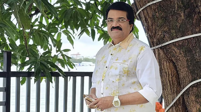 കായലിലേക്ക് മാലിന്യപ്പൊതി വലിച്ചെറിഞ്ഞു, ഗായകൻ എം ജി ശ്രീകുമാറിന് 25,000 രൂപ പിഴ