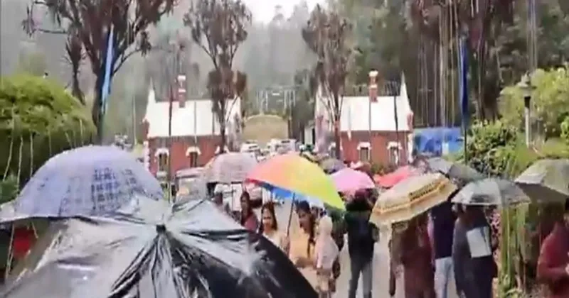 കനത്ത മഴ: ഊട്ടിയിൽ റെഡ് അലർട്ട് പ്രഖ്യാപിച്ചു; വിനോദസഞ്ചാര കേന്ദ്രങ്ങൾ അടച്ചു