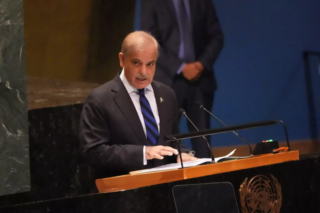 പാക് വ്യോമതാവളങ്ങള്‍ ഇന്ത്യ ആക്രമിച്ചുവെന്ന് സമ്മതിച്ച് പാക് പ്രധാനമന്ത്രി