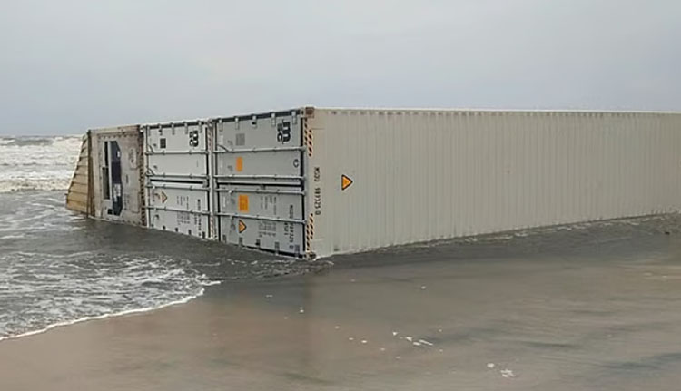 കൊച്ചി കപ്പൽ അപകടം; കൂടുതൽ കണ്ടെയ്നറുകൾ കൊല്ലം തീരത്ത് അടിഞ്ഞു, ജാഗ്രത ശക്തമാക്കണമെന്ന് അധികൃതര്‍