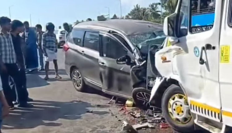 വടകരയിൽ കാറും ടെമ്പോ ട്രാവലറും കൂട്ടിയിടിച്ച് നാല് മരണം; ഒമ്പത് പേര്‍ക്ക് പരുക്ക്, ഒരാളുടെ നില ഗുരുതരം