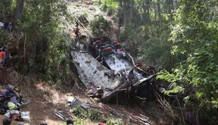 ശ്രീലങ്കയിൽ ബസ് അപകടം; 21 പേർ മരിച്ചു