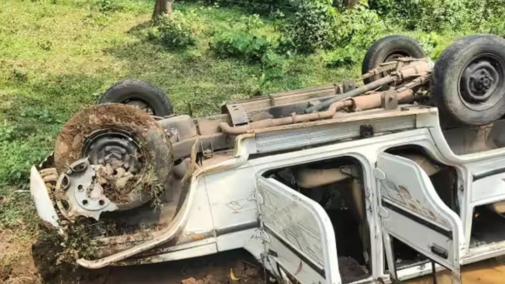 പെരുമ്പാവൂരില് വിനോദ സഞ്ചാരികളുടെ ജീപ്പ് മറിഞ്ഞ് അപകടം; 10 പേര്ക്ക് പരുക്ക്