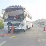 ടൂറിസ്റ്റ് ബസ് കണ്ടെയ്നര്‍ ലോറിക്ക് പിന്നില്‍ ഇടിച്ച്‌ അപകടം; 28 പേര്‍ക്ക് പരുക്ക്