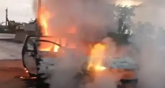 കാസറഗോഡ് ഓടിക്കൊണ്ടിരുന്ന കാറിന് തീ പിടിച്ചു