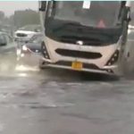 ഡല്‍ഹിയില്‍ കനത്ത മഴയും കാറ്റും; നഗരത്തില്‍ വെള്ളക്കെട്ട്, വിമാനങ്ങള്‍ വൈകി