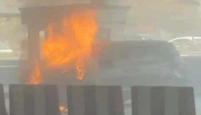 ദുബൈ അന്താരാഷ്ട്ര വിമാനത്താവളത്തില്‍ പാര്‍ക്ക് ചെയ്ത കാറിന് തീപിടിച്ചു