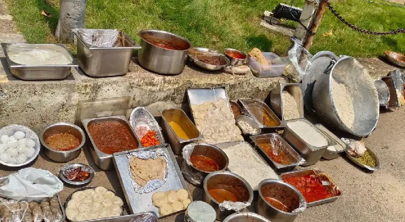 തൃശൂരിൽ പ്രമുഖ ഹോട്ടലുകളില് നിന്നും പഴകിയ ഭക്ഷണം പിടികൂടി