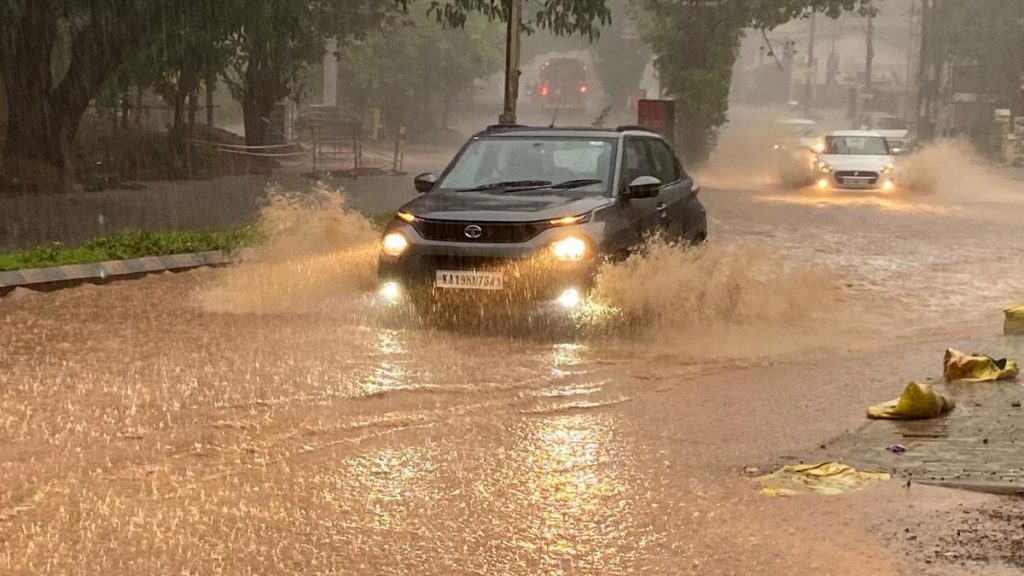 മൂന്ന് ദിവസം കൂടി അതിതീവ്രമഴ; ഇന്ന് രണ്ട് ജില്ലകളിൽ റെഡ് അലർട്ട്, 9 ജില്ലകളിൽ ഓറഞ്ച് അലർട്ട്