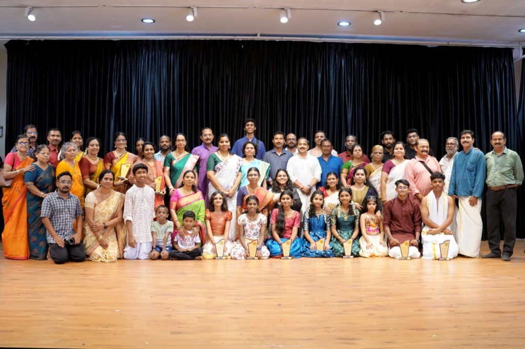 സമന്വയ അൾസൂരു ഭാഗ് കർണാടിക് സംഗീത പഠനക്ലാസ് വിദ്യാർഥികളുടെ അരങ്ങേറ്റം