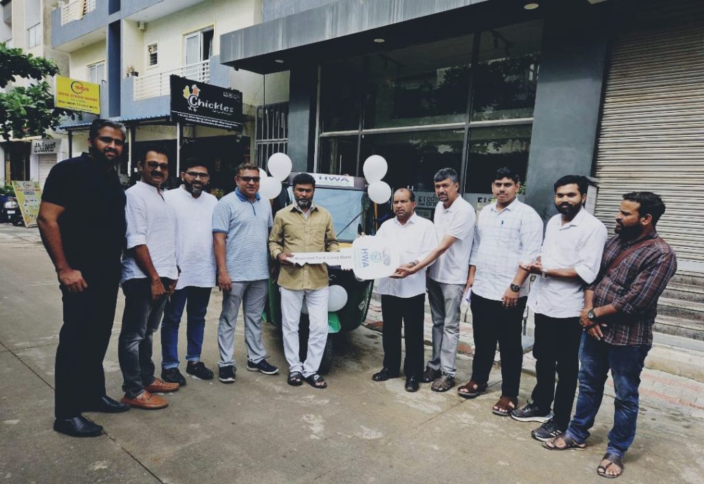 കൈത്താങ്ങായി എച്ച്‌ഡബ്ല്യുഎ; നിർധന കുടുംബത്തിന് ജീവിതോപാധിയായി ഓട്ടോറിക്ഷ