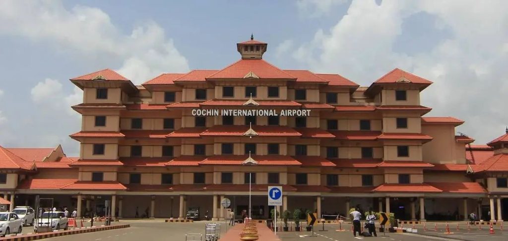 കൊച്ചി രാജ്യാന്തര വിമാനത്താവളത്തില്‍ ബോംബ് ഭീഷണി