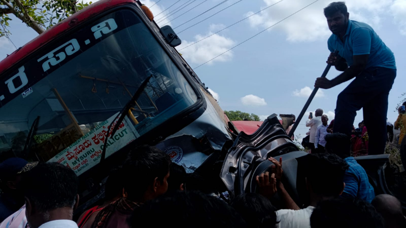 കാർ കെഎസ്ആർടിസി ബസുമായി കൂട്ടിയിടിച്ച് അപകടം; യുവാവ് മരിച്ചു