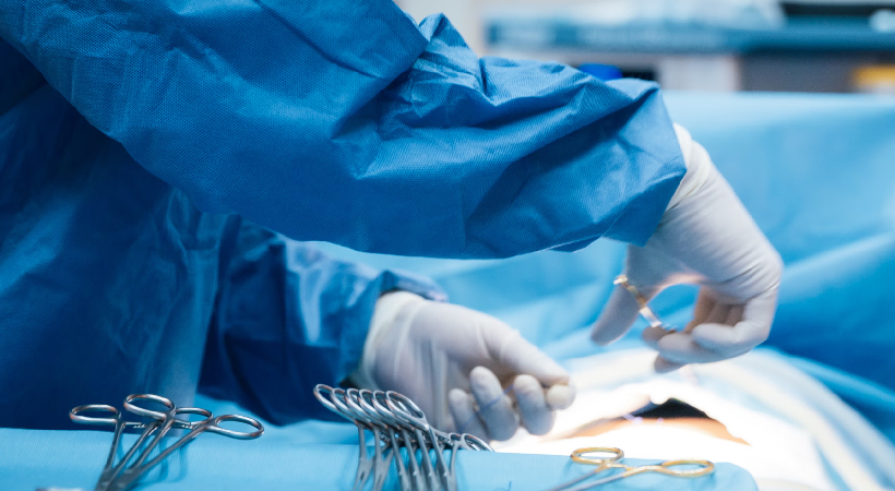 കൊഴുപ്പ് നീക്കൽ ശസ്ത്രക്രിയയിൽ പിഴവ്; യുവതിയുടെ പരാതിയിൽ കേസെടുത്ത് പോലീസ്