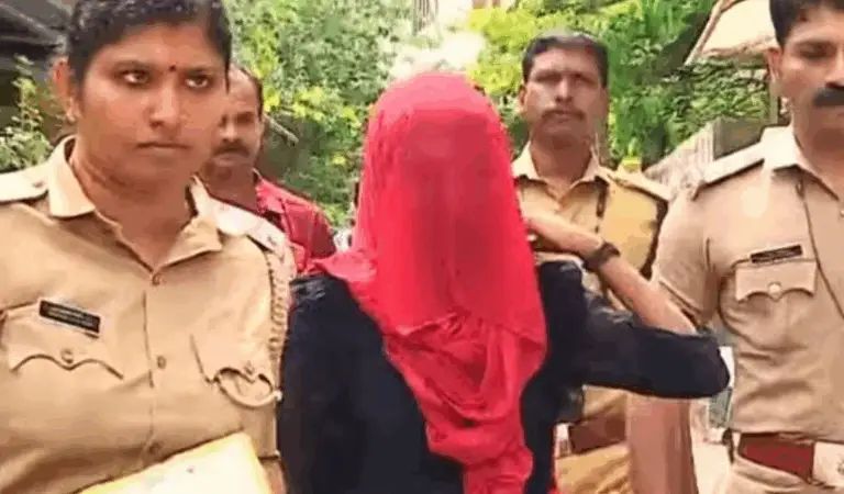 വ്യാജ ഹാള്‍ടിക്കറ്റ് ഉണ്ടാക്കി നല്‍കി; അക്ഷയ സെന്റര്‍ ജീവനക്കാരി പിടിയില്‍