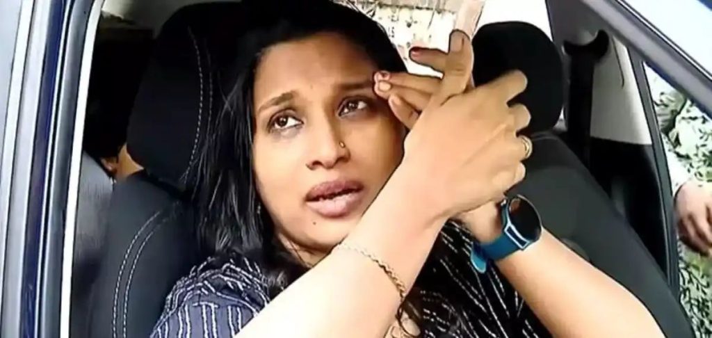 കൈക്കൂലി കേസ്: കൊച്ചി കോര്‍പറേഷൻ ബില്‍ഡിങ് ഇൻസ്പെക്ടര്‍ സ്വപ്നയെ സസ്പെൻഡ് ചെയ്തു