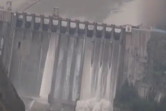 പാകിസ്ഥാന് വീണ്ടും തിരിച്ചടി; ഇന്ത്യ ചെനാബ് നദിയിലെ 2 ഡാമുകള്‍ തുറന്നുവിട്ടു