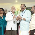 72 എഴുത്തുകാരുടെ വിദ്യാലയ ഓര്‍മ്മകള്‍ ‘പാഠം ഒന്ന് ഓർമ്മകളിലൂടെ’ പ്രകാശനം ചെയ്തു