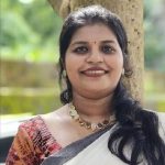 മുറ്റത്തുനിന്നു  മകന് ചോറ് വാരിക്കൊടുക്കുന്നതിനിടെ പാമ്പ് കടിച്ചു; യുവതി മരിച്ചു