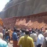 കാസറഗോഡ് ദേശീയപാത നിര്‍മ്മാണത്തിനിടെ മണ്ണിടിഞ്ഞ് ഒരു തൊഴിലാളി മരിച്ചു; 3 പേര്‍ക്ക് പരുക്ക്