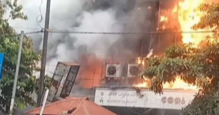 ആറ് മണിക്കൂർ നീണ്ട ദൗത്യം; കോഴിക്കോട് പുതിയ സ്റ്റാൻഡിലെ തീപിടിത്തം പൂർണമായും നിയന്ത്രിച്ചു