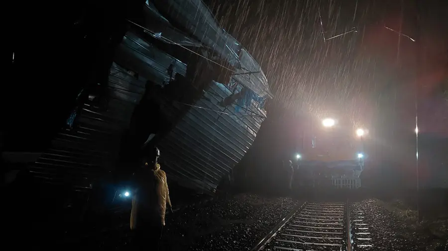 കനത്ത മഴ; കോഴിക്കോട്ടും ആലുവയിലും റെയിൽവേ ട്രാക്കിൽ മരംവീണു, ട്രെയിന്‍ ഗതാഗതം തടസപ്പെട്ടു