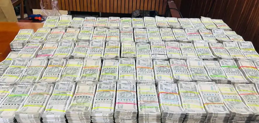 വൻ കുഴല്‍പ്പണ വേട്ട; ബെംഗളൂരുവില്‍ നിന്ന് മലപ്പുറത്തേക്ക് കടത്തുകയായിരുന്ന ഒരു കോടി 91 ലക്ഷം രൂപയുമായി രണ്ട് പേര്‍ പിടിയില്‍