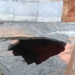 കാസറഗോഡ് ദേശീയപാതയില്‍ ടാറിങ് കഴിഞ്ഞ അപ്രോച്ച് റോഡില്‍ വന്‍ ഗര്‍ത്തം