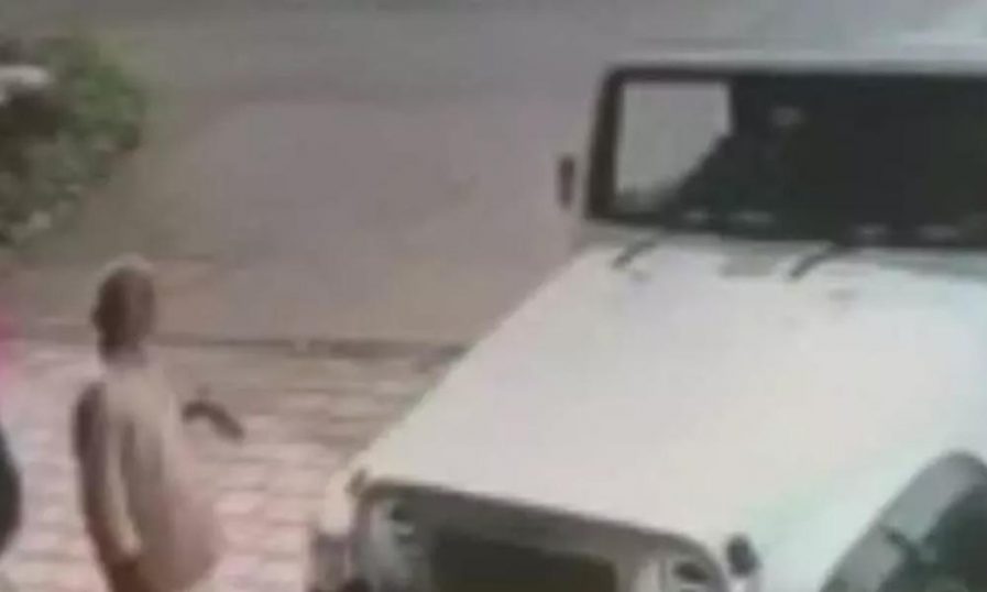 വാഹനം വാട്ടര്‍ സര്‍വീസ് ചെയ്തതിന്റെ പണം ചോദിച്ചതിന് വയോധികനെ വാഹനമിടിച്ച് കൊലപ്പെടുത്താൻ ശ്രമം