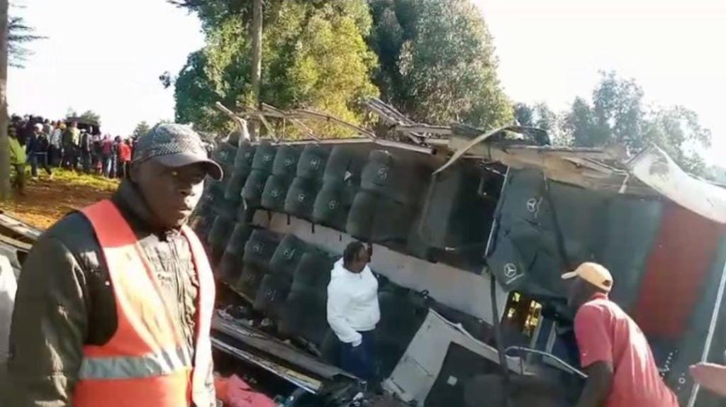 ഖത്തറിൽ നിന്നും വിനോദയാത്ര പോയ ഇന്ത്യൻ സംഘത്തിന്റെ ബസ് കൊക്കയിലേക്ക് മറിഞ്ഞു; 6 മരണം, 27 പേർക്ക് പരുക്ക്