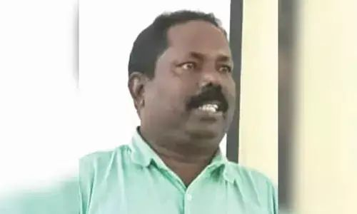 യാത്രയയപ്പ് ചടങ്ങില് സംസാരിച്ച് അധ്യാപകൻ; തൊട്ടുപിന്നാലെ കുഴഞ്ഞ് വീണ് മരണം