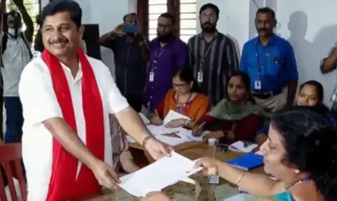 എല്ഡിഎഫ് സ്ഥാനാര്ഥി എം സ്വരാജ് നാമനിര്ദേശപത്രിക സമര്പ്പിച്ചു